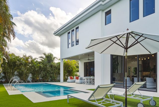 450 NE Spanish Court, Boca Raton, FL 33432