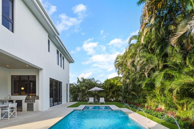 450 NE Spanish Court, Boca Raton, FL 33432