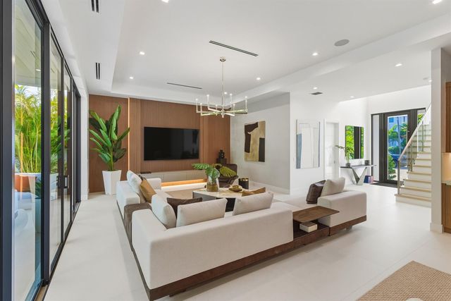450 NE Spanish Court, Boca Raton, FL 33432