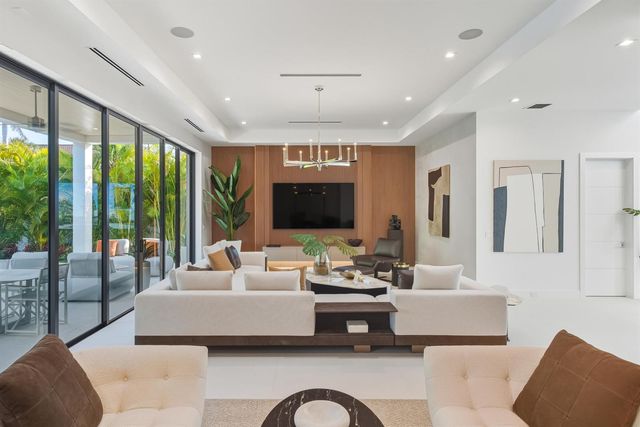 450 NE Spanish Court, Boca Raton, FL 33432