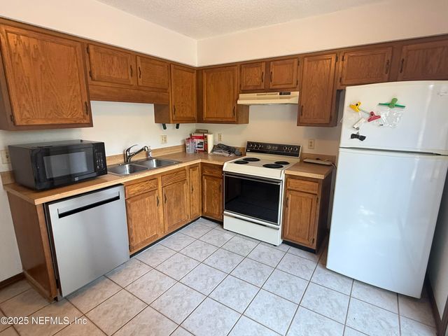 11712 FT CAROLINE LAKES Court, Jacksonville, FL 32225