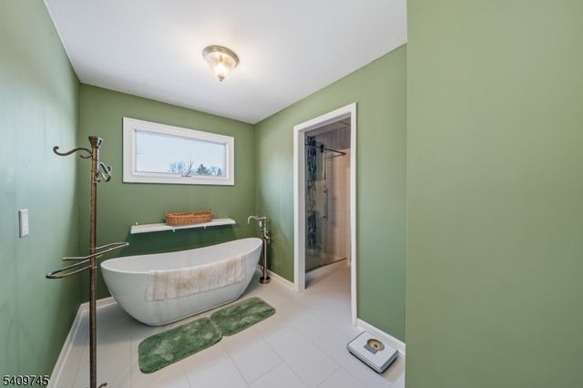 4 Santina Court, Lawrence Twp., NJ 08648