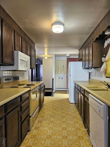 21 Carpenter Place, Pueblo, CO 81001