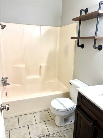 2406 Blanco Drive D, College Station, TX 77845