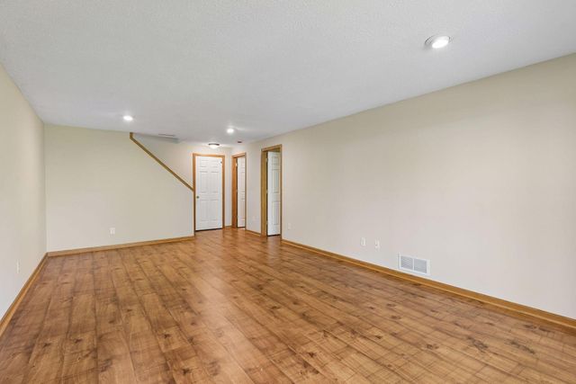 6773 158th Street W, Apple Valley, MN 55124