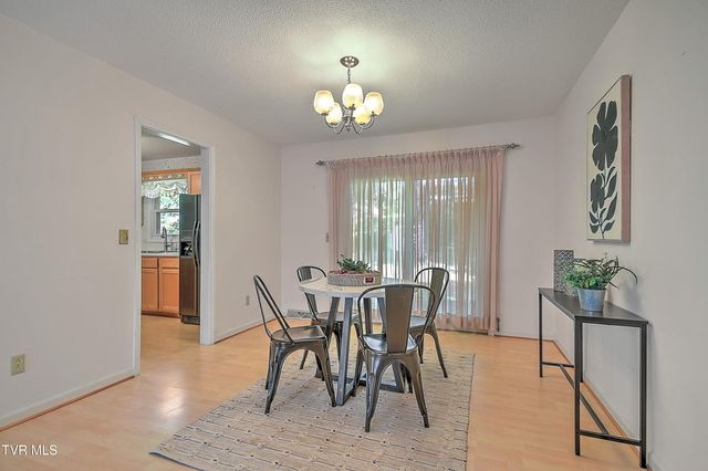 2902 Dalton Drive, Johnson City, TN 37604