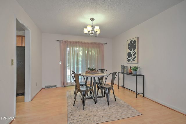 2902 Dalton Drive, Johnson City, TN 37604