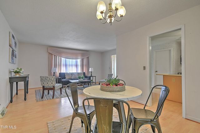 2902 Dalton Drive, Johnson City, TN 37604