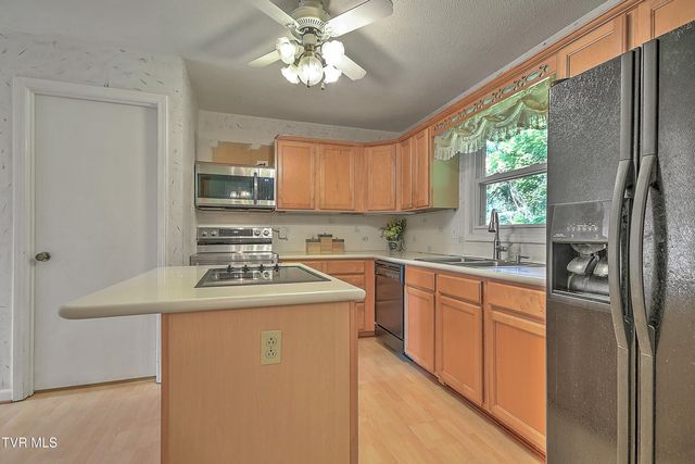2902 Dalton Drive, Johnson City, TN 37604