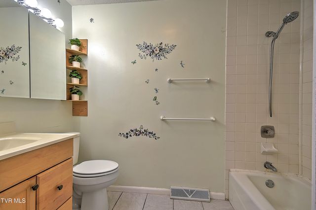 2902 Dalton Drive, Johnson City, TN 37604