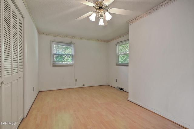 2902 Dalton Drive, Johnson City, TN 37604