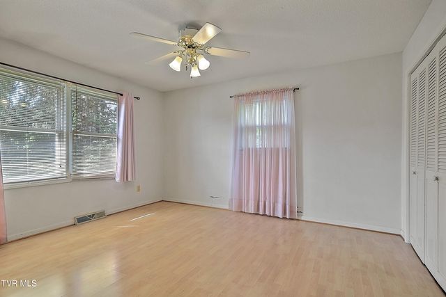 2902 Dalton Drive, Johnson City, TN 37604