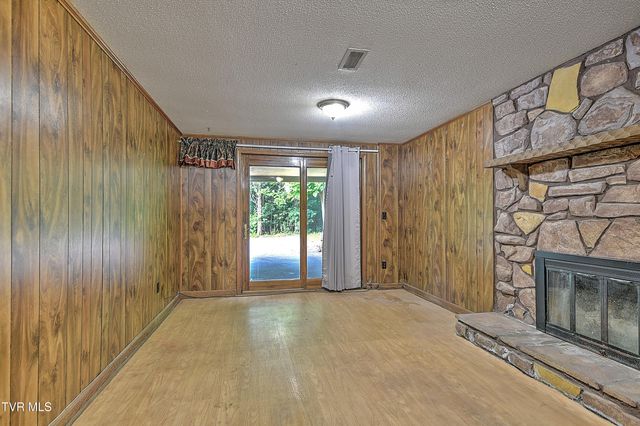 2902 Dalton Drive, Johnson City, TN 37604