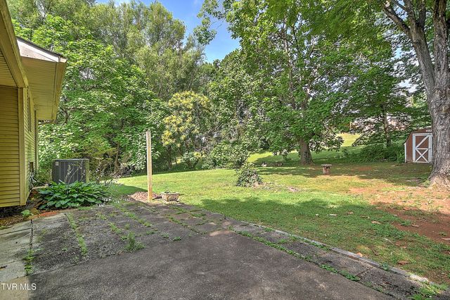 2902 Dalton Drive, Johnson City, TN 37604