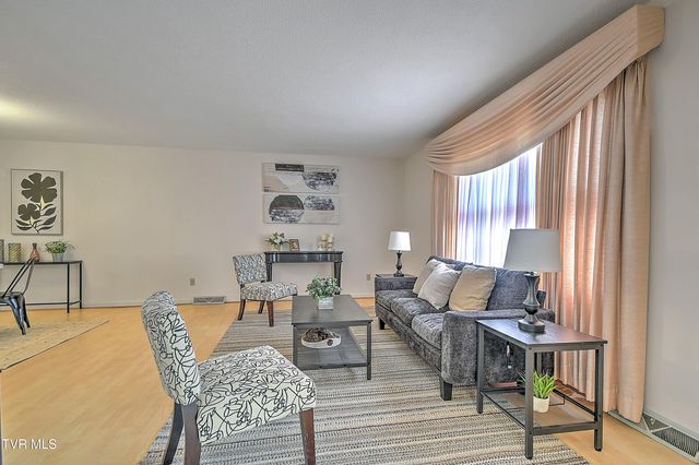 2902 Dalton Drive, Johnson City, TN 37604