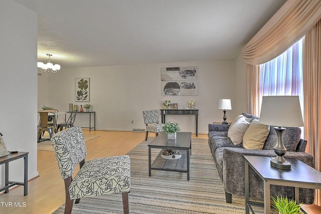 2902 Dalton Drive, Johnson City, TN 37604