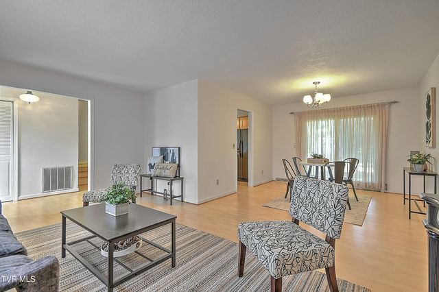 2902 Dalton Drive, Johnson City, TN 37604