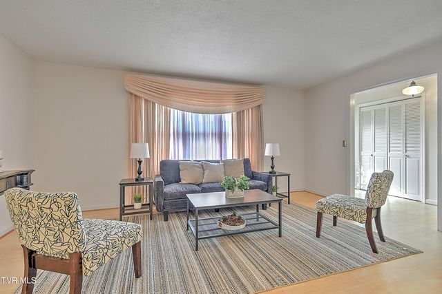 2902 Dalton Drive, Johnson City, TN 37604