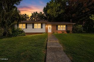 2902 Dalton Drive, Johnson City, TN 37604