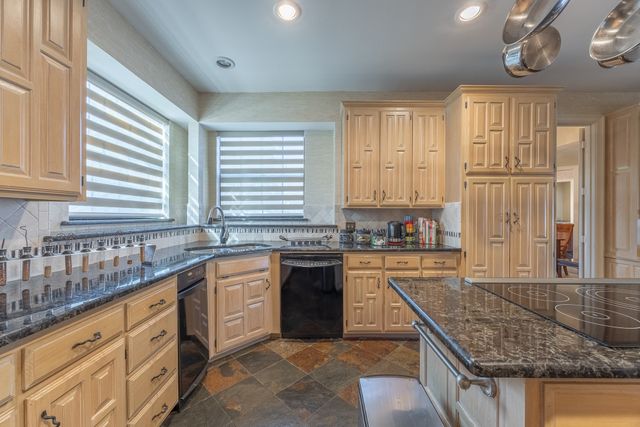 2200 Castle Rock Road, Arlington, TX 76006