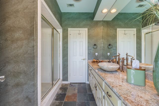 2200 Castle Rock Road, Arlington, TX 76006