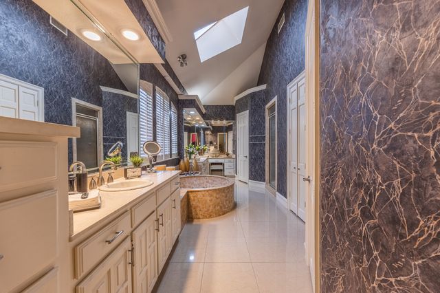 2200 Castle Rock Road, Arlington, TX 76006