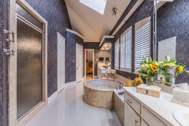 2200 Castle Rock Road, Arlington, TX 76006