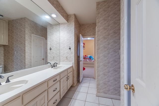 2200 Castle Rock Road, Arlington, TX 76006