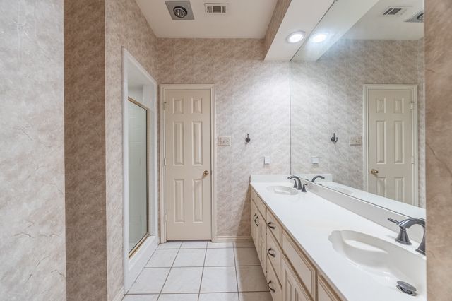 2200 Castle Rock Road, Arlington, TX 76006