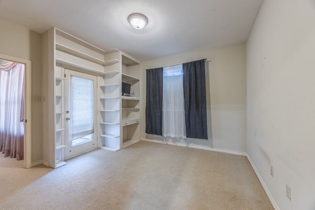 2200 Castle Rock Road, Arlington, TX 76006