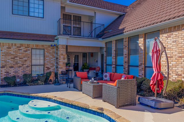 2200 Castle Rock Road, Arlington, TX 76006