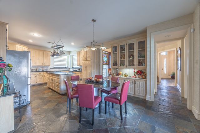 2200 Castle Rock Road, Arlington, TX 76006