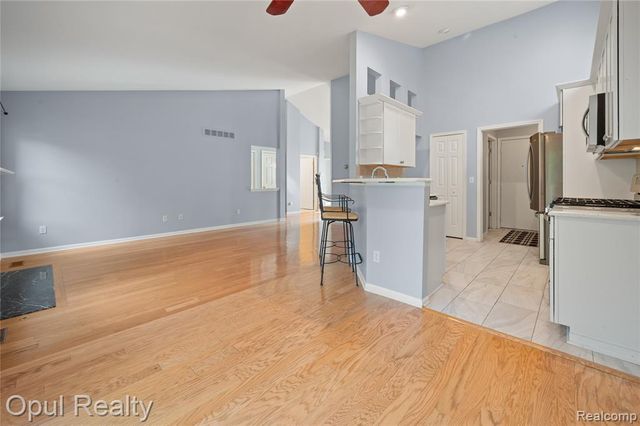 6351 Pembrook Drive, Westland, MI 48185