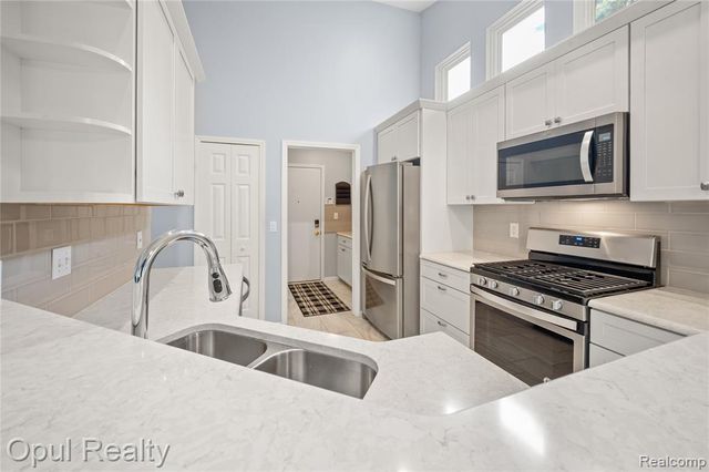 6351 Pembrook Drive, Westland, MI 48185