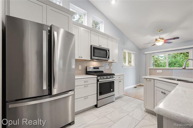 6351 Pembrook Drive, Westland, MI 48185