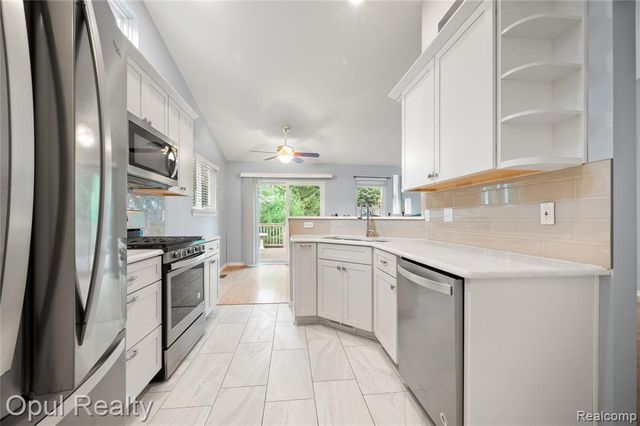 6351 Pembrook Drive, Westland, MI 48185