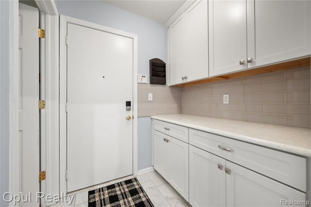 6351 Pembrook Drive, Westland, MI 48185