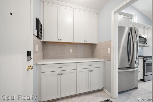 6351 Pembrook Drive, Westland, MI 48185
