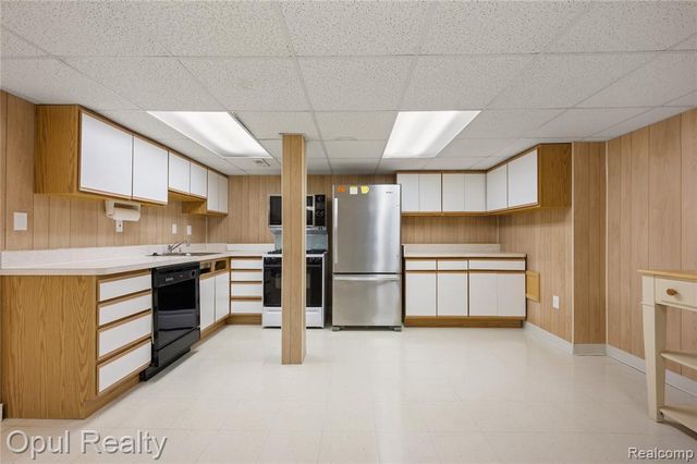 6351 Pembrook Drive, Westland, MI 48185