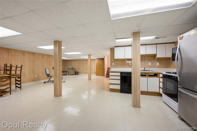 6351 Pembrook Drive, Westland, MI 48185