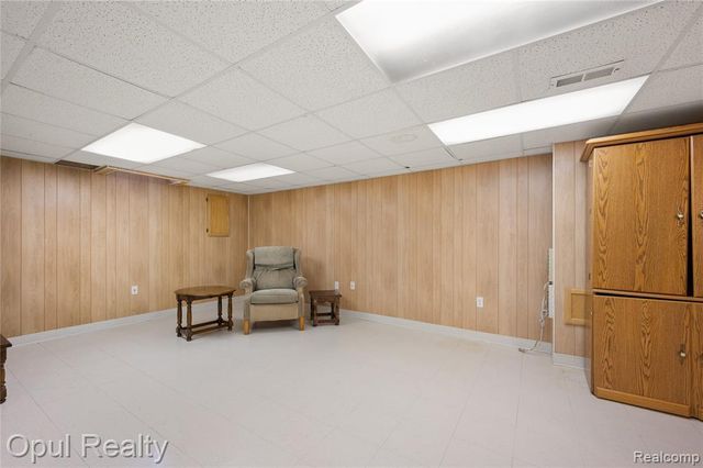6351 Pembrook Drive, Westland, MI 48185