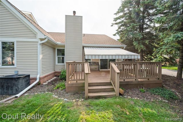 6351 Pembrook Drive, Westland, MI 48185