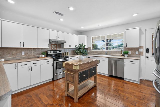102 Valley View DR E, Leander, TX 78641