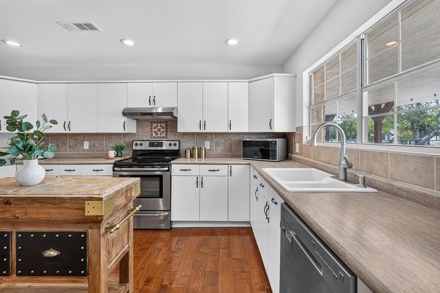102 Valley View DR E, Leander, TX 78641
