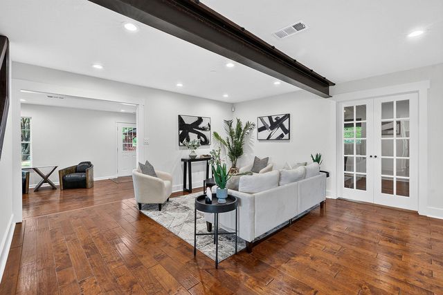 102 Valley View DR E, Leander, TX 78641