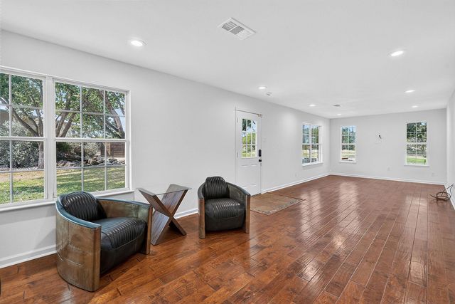 102 Valley View DR E, Leander, TX 78641