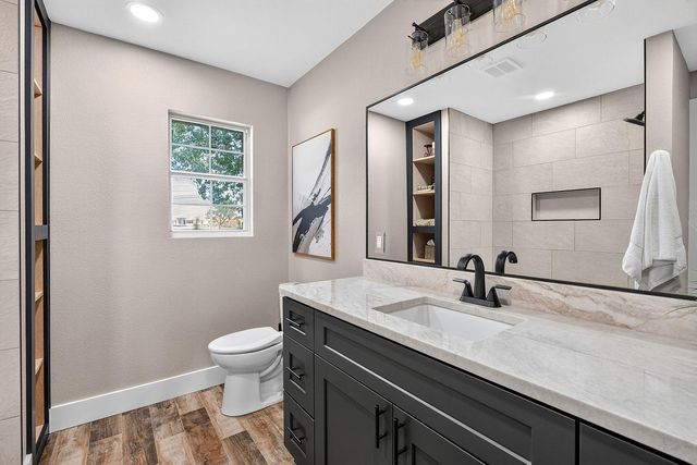 102 Valley View DR E, Leander, TX 78641