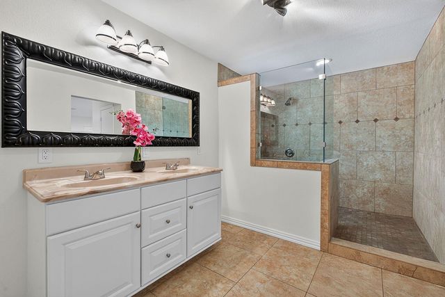 102 Valley View DR E, Leander, TX 78641