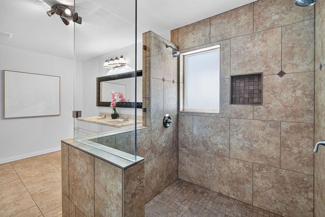 102 Valley View DR E, Leander, TX 78641
