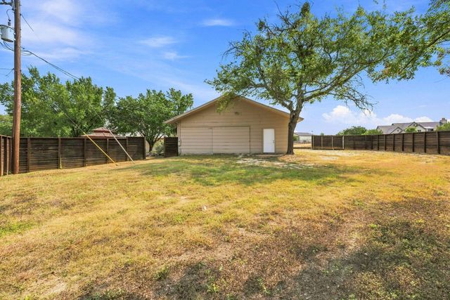 102 Valley View DR E, Leander, TX 78641